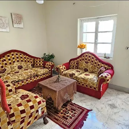 Private Room In Huge Apartmentq